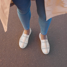 Load image into Gallery viewer, BumN - Women’s slip-on canvas shoes